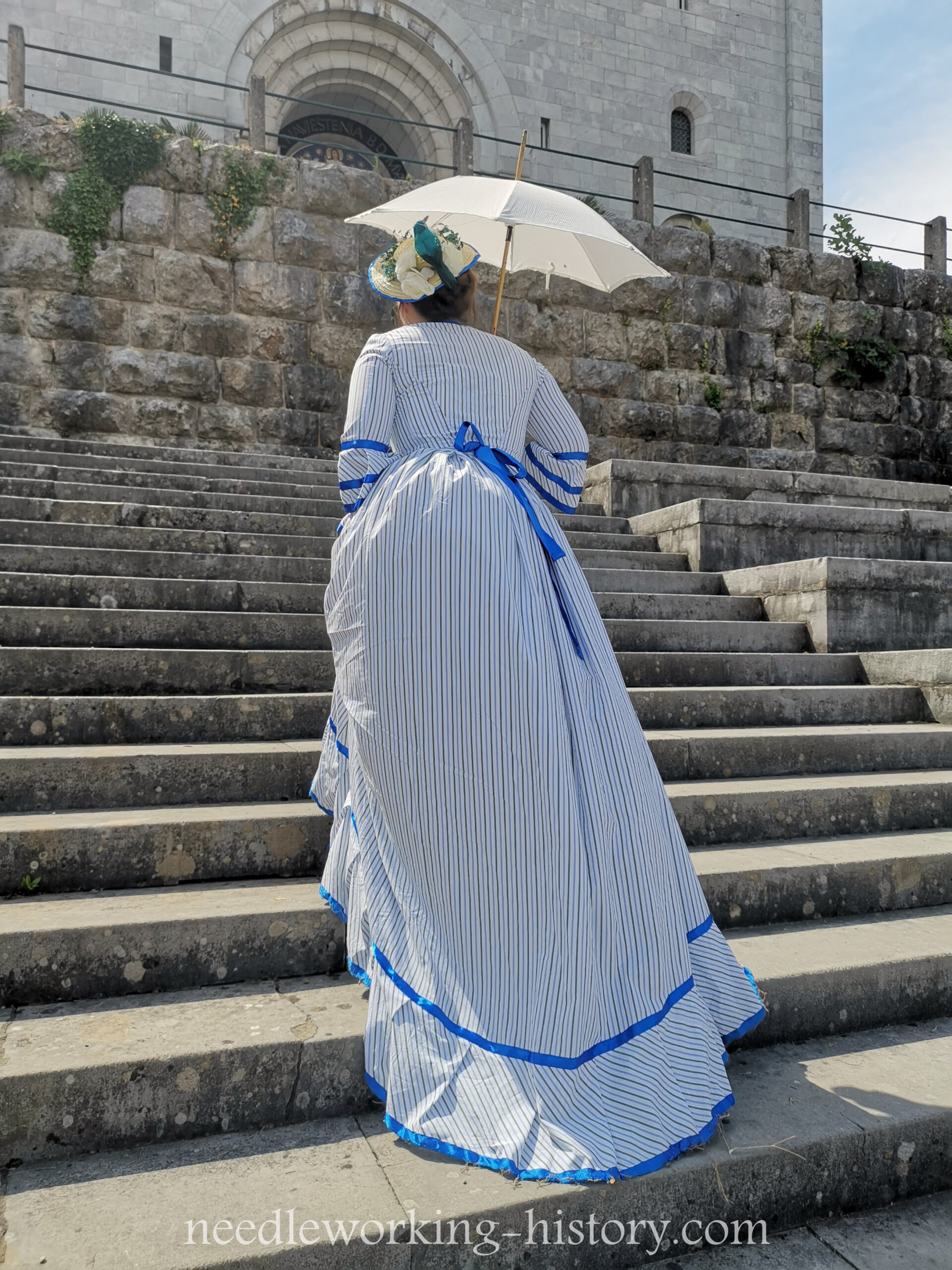 A day in Opatija - Seaside bustle (1875) - Needleworking History